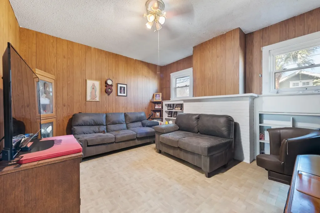 917 Trinity Street Lockhart TX 78644