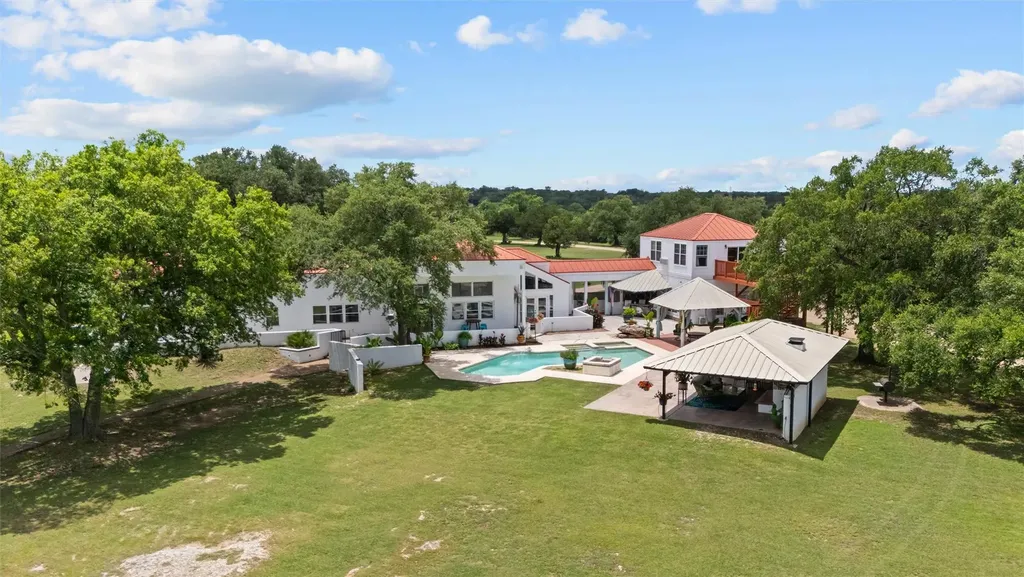 6750 N Lakeview Drive Salado TX 76571