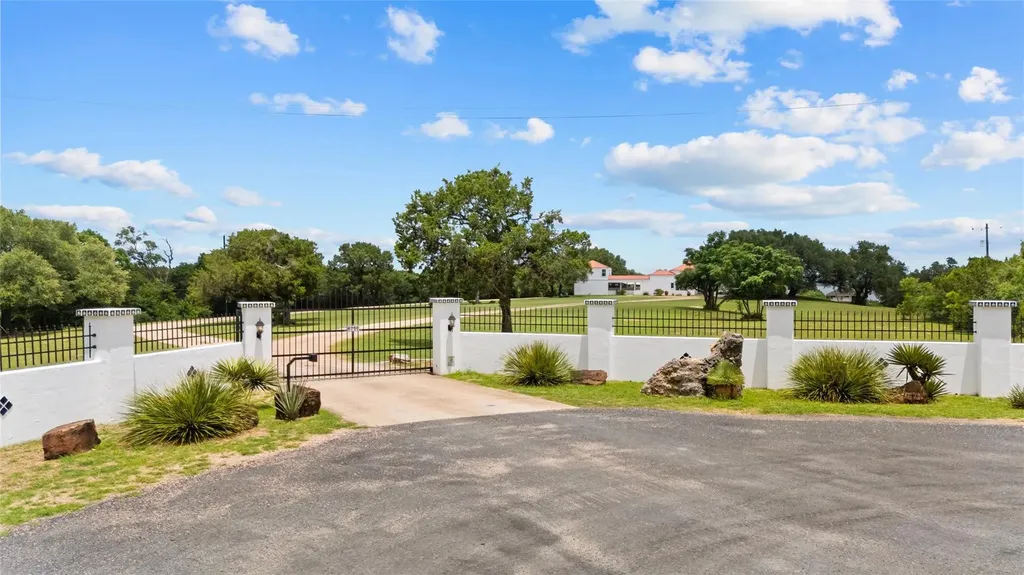 6750 N Lakeview Drive Salado TX 76571