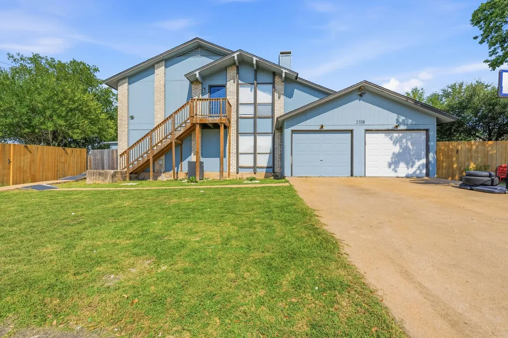 2106 Lamplight Village Circle Austin TX 78727