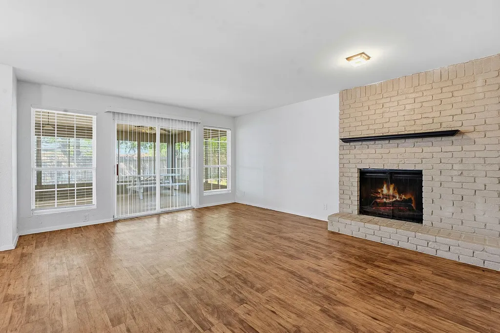 2106 Lamplight Village Circle Austin TX 78727