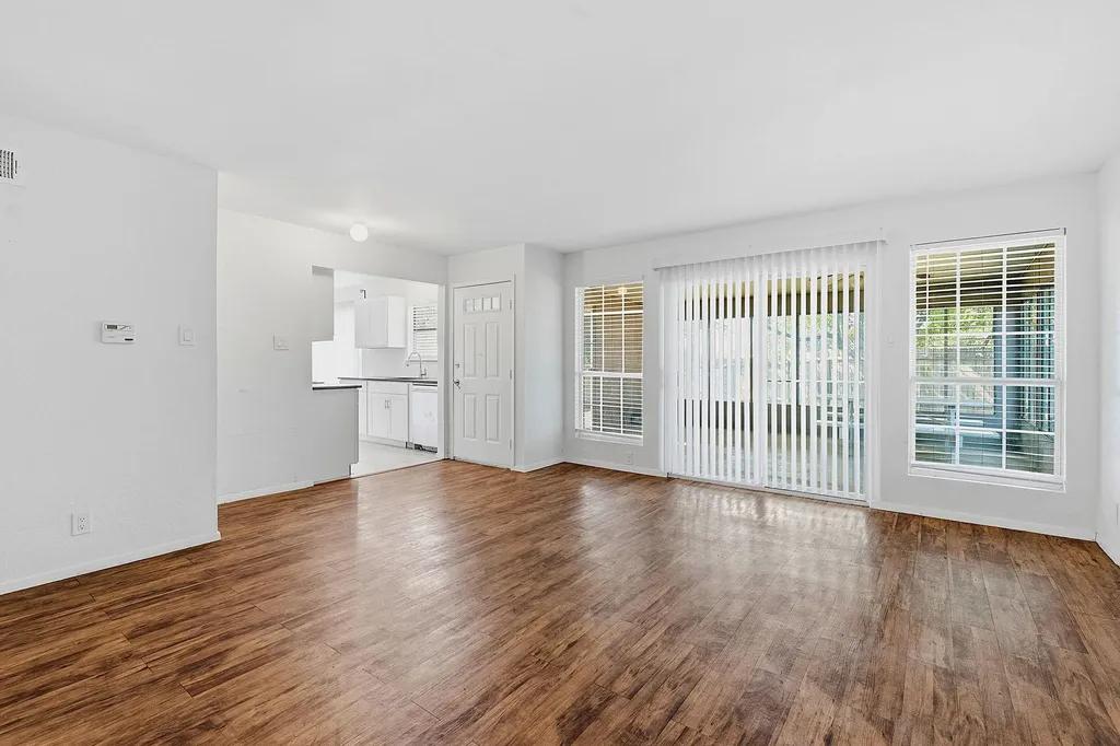 2106 Lamplight Village Circle Austin TX 78727