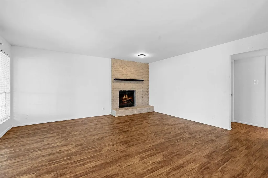 2106 Lamplight Village Circle Austin TX 78727