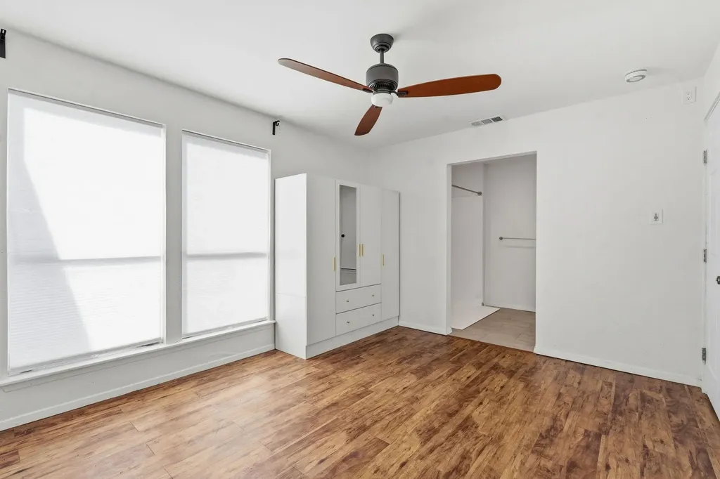 2106 Lamplight Village Circle Austin TX 78727