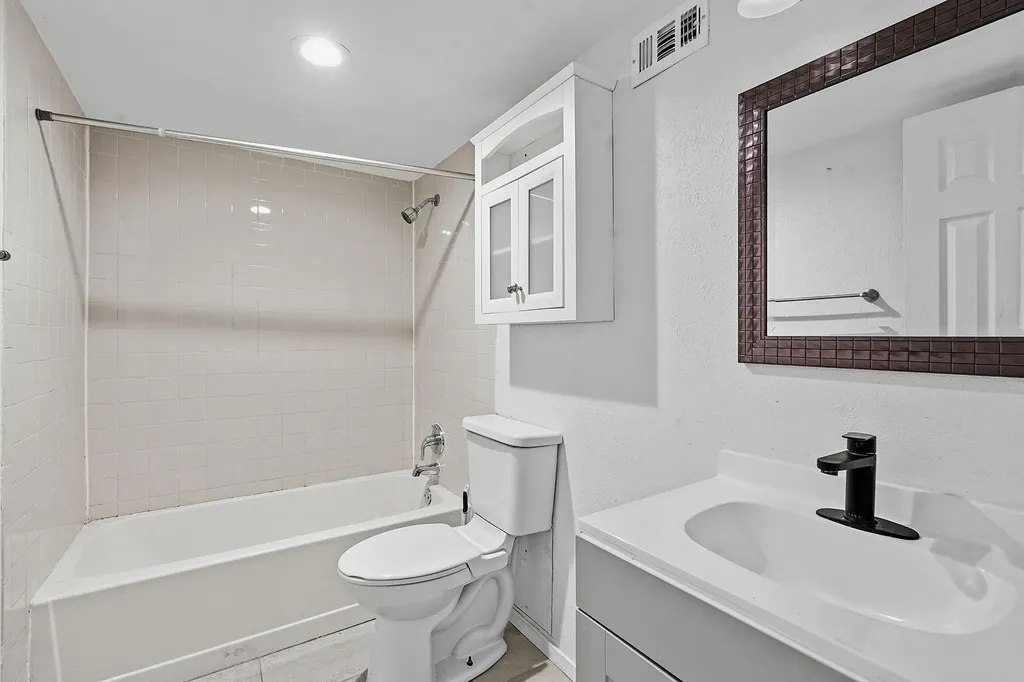 2106 Lamplight Village Circle Austin TX 78727
