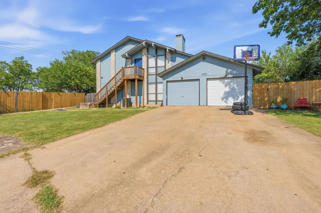 2106 Lamplight Village Circle Austin TX 78727
