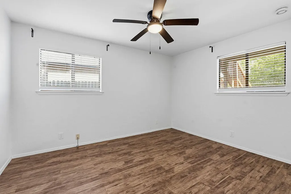 2106 Lamplight Village Circle Austin TX 78727
