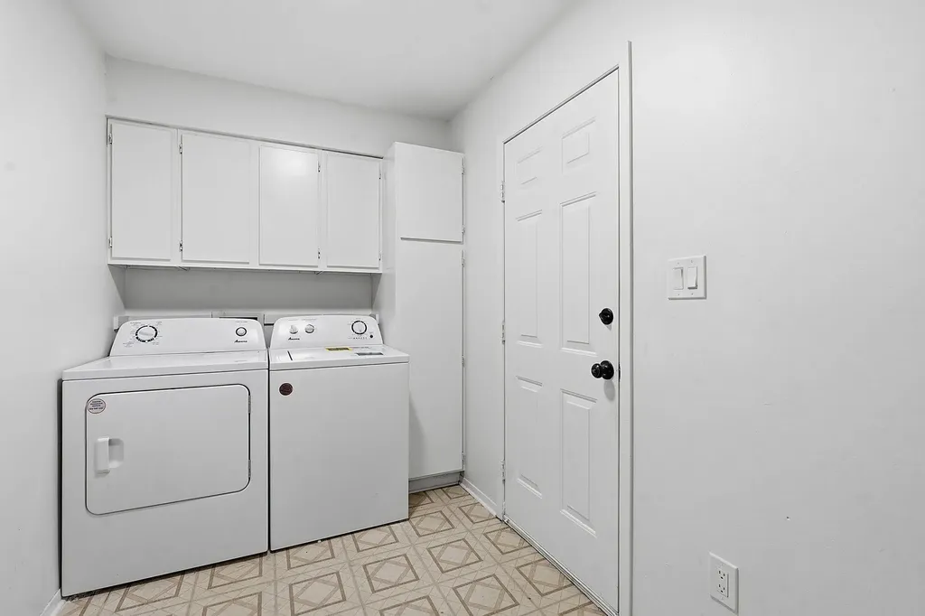 2106 Lamplight Village Circle Austin TX 78727