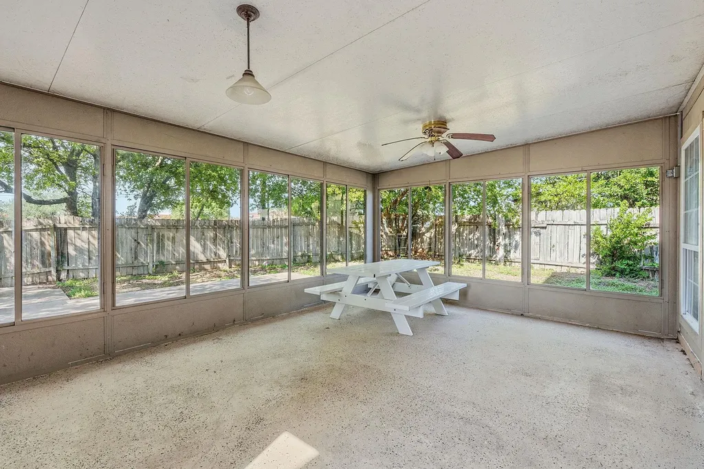 2106 Lamplight Village Circle Austin TX 78727