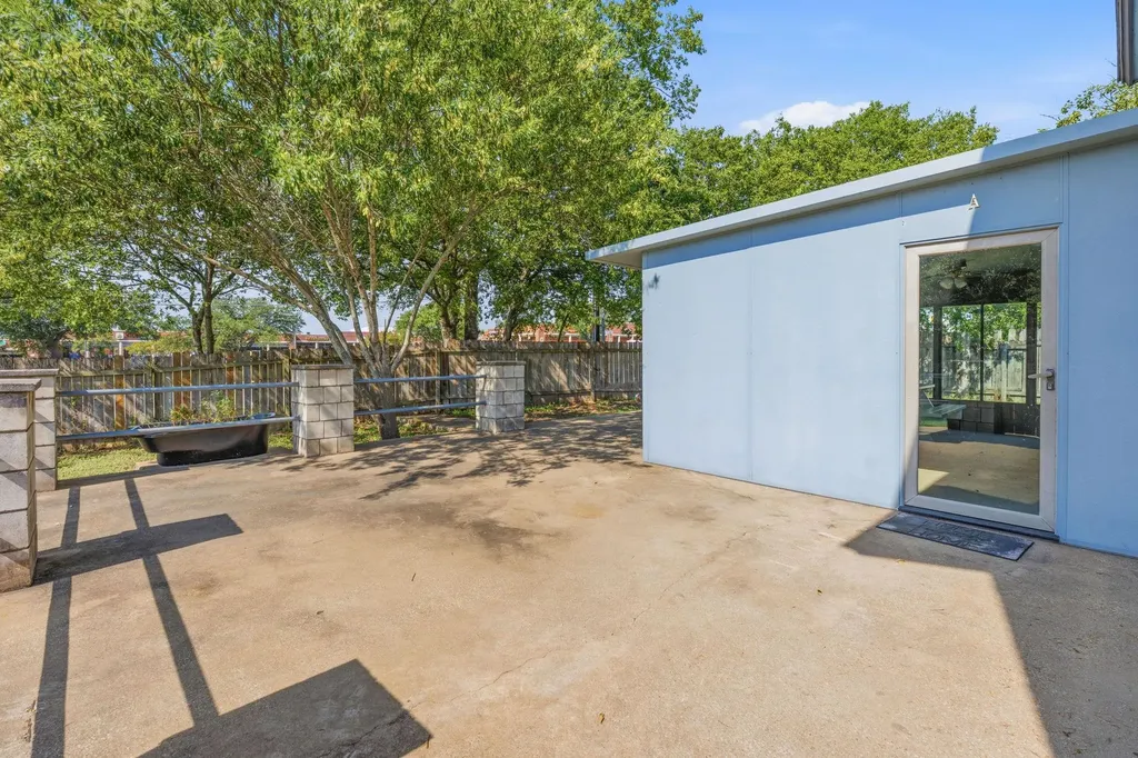2106 Lamplight Village Circle Austin TX 78727