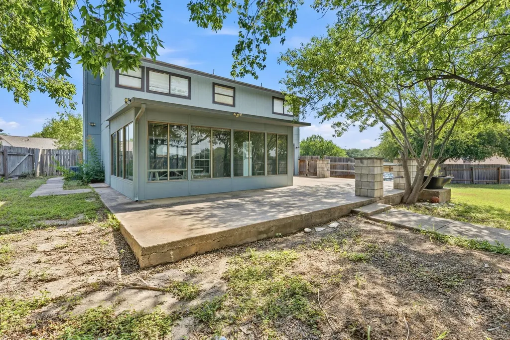 2106 Lamplight Village Circle Austin TX 78727