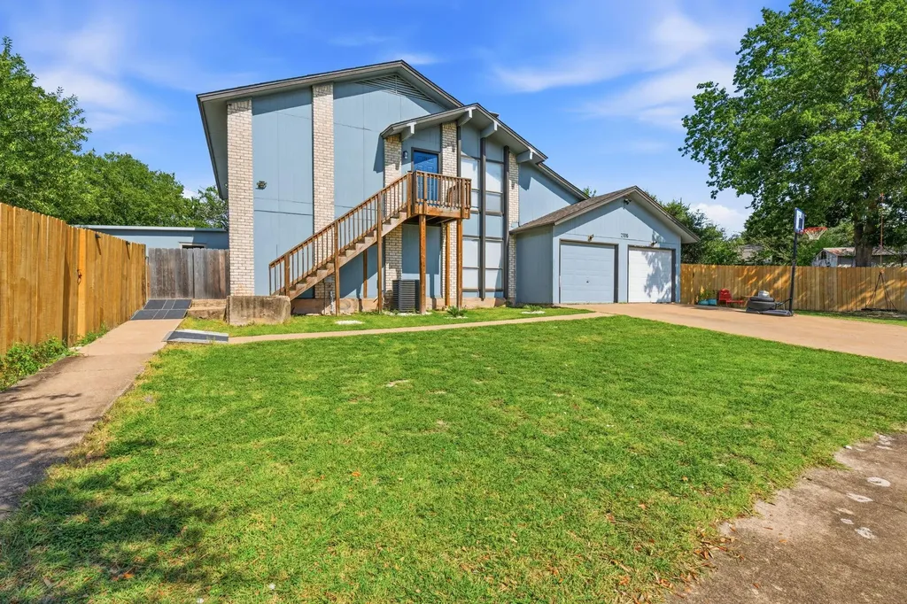 2106 Lamplight Village Circle Austin TX 78727