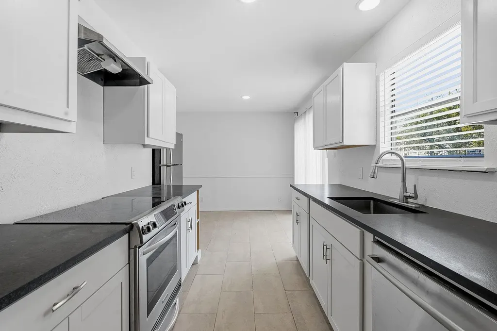 2106 Lamplight Village Circle Austin TX 78727