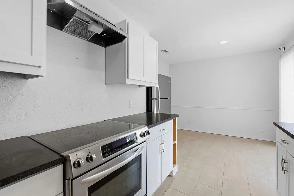 2106 Lamplight Village Circle Austin TX 78727