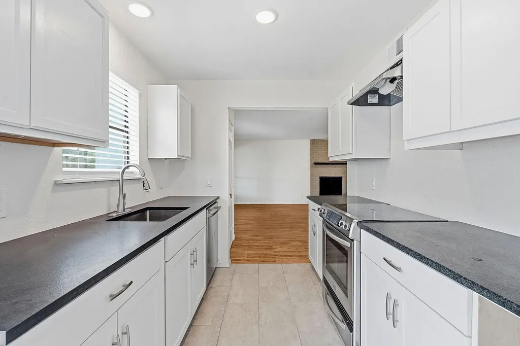 2106 Lamplight Village Circle Austin TX 78727