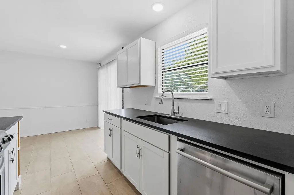 2106 Lamplight Village Circle Austin TX 78727