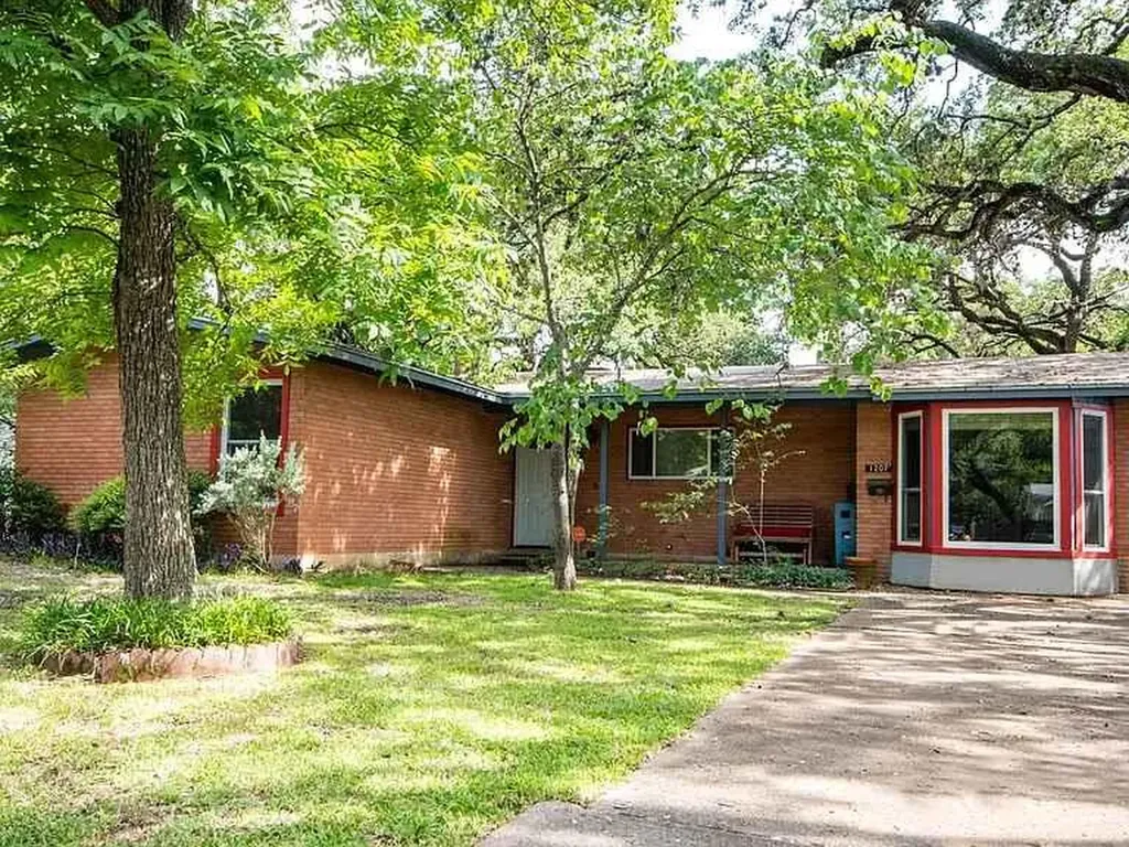 1207 Fieldcrest Drive Austin TX 78704