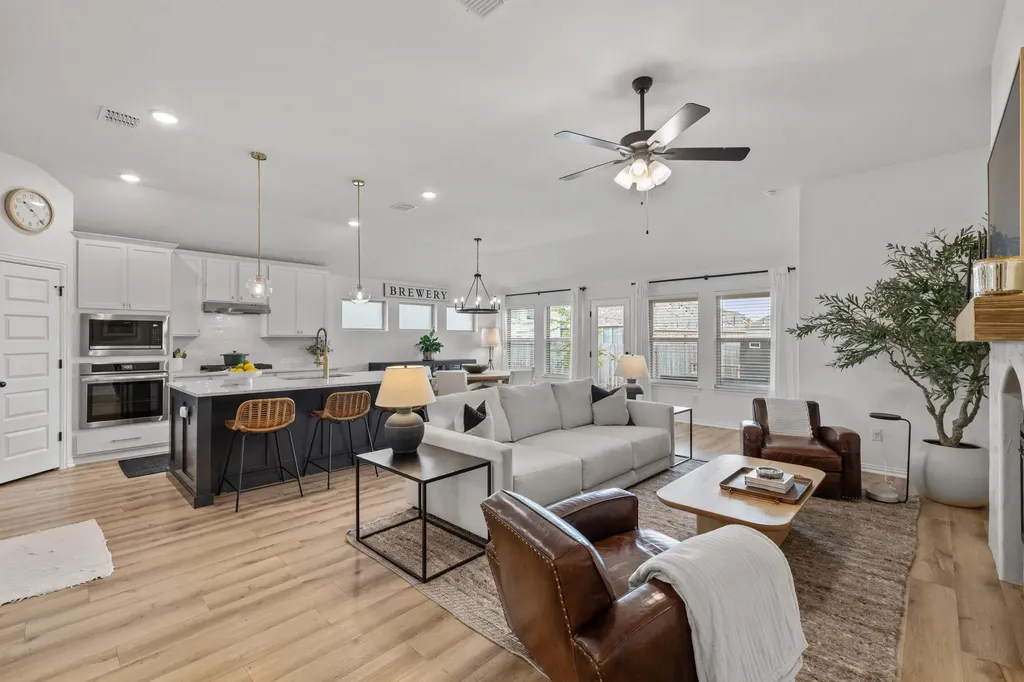 330 Bay Breeze Drive Kyle TX 78640