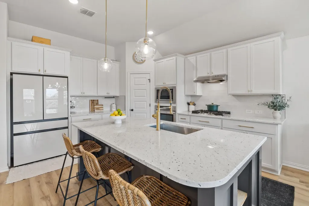330 Bay Breeze Drive Kyle TX 78640