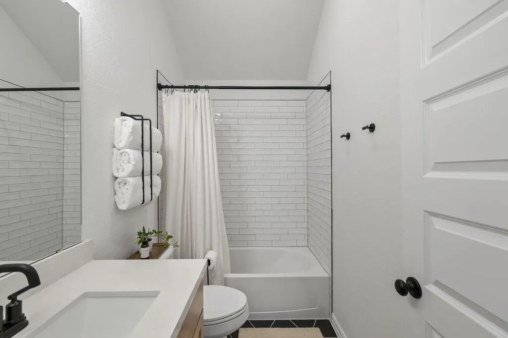 330 Bay Breeze Drive Kyle TX 78640