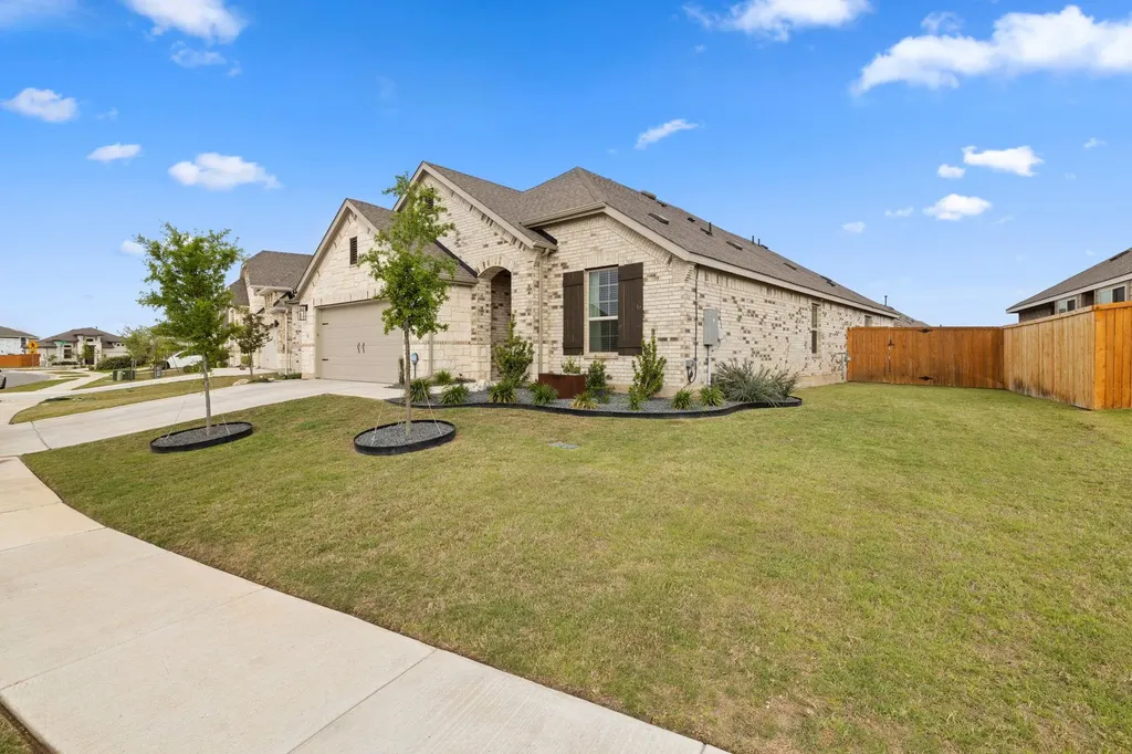 330 Bay Breeze Drive Kyle TX 78640