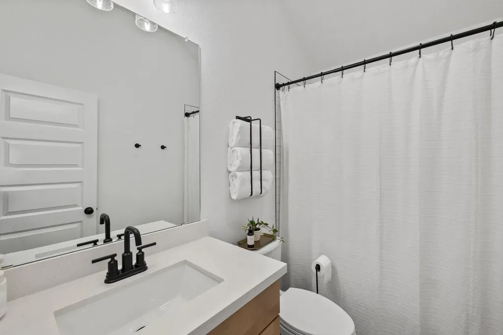 330 Bay Breeze Drive Kyle TX 78640
