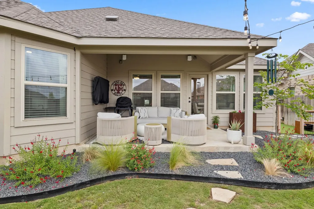 330 Bay Breeze Drive Kyle TX 78640