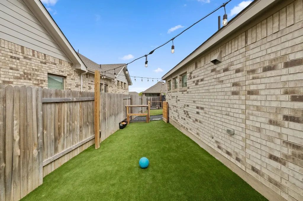 330 Bay Breeze Drive Kyle TX 78640