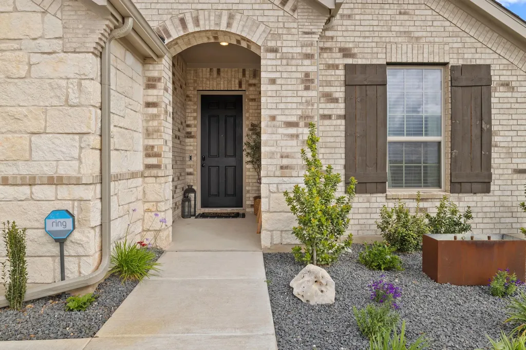 330 Bay Breeze Drive Kyle TX 78640
