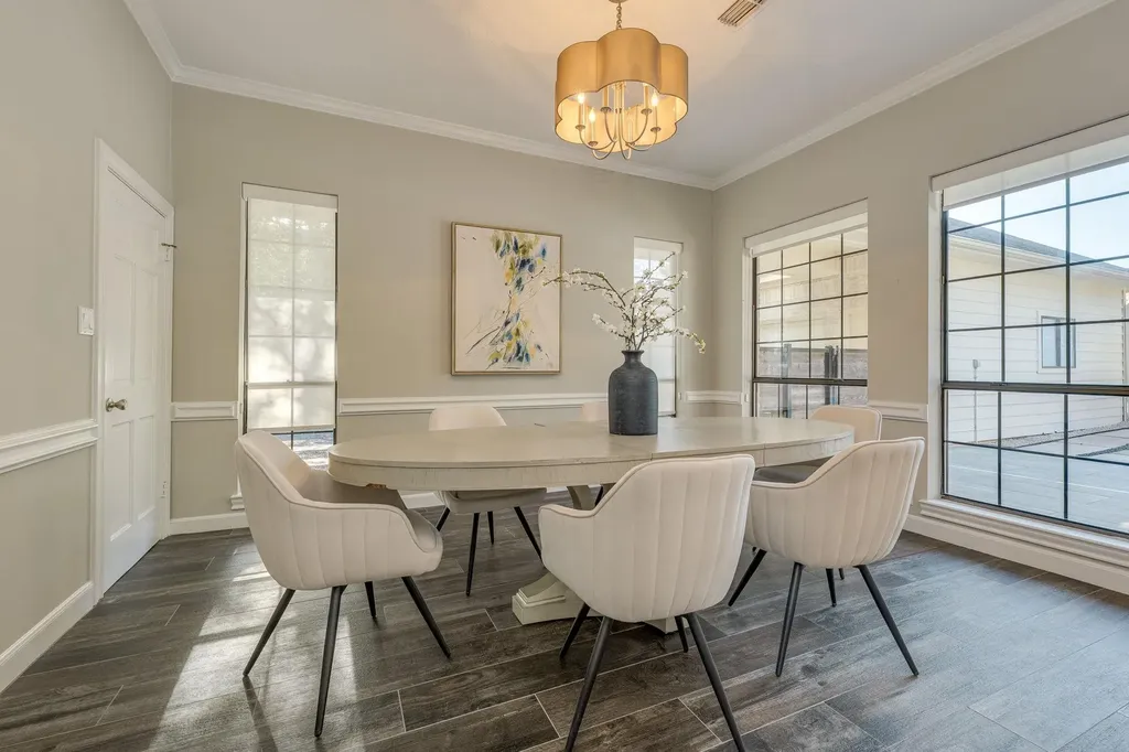 6665 Whitemarsh Valley Walk Austin TX 78746