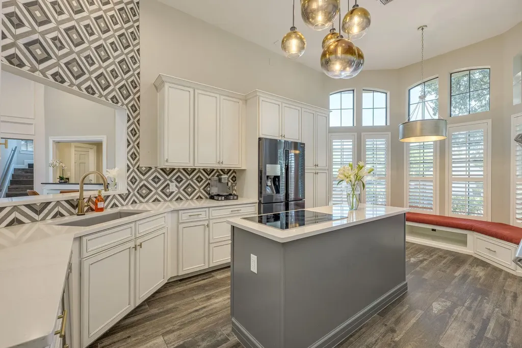6665 Whitemarsh Valley Walk Austin TX 78746