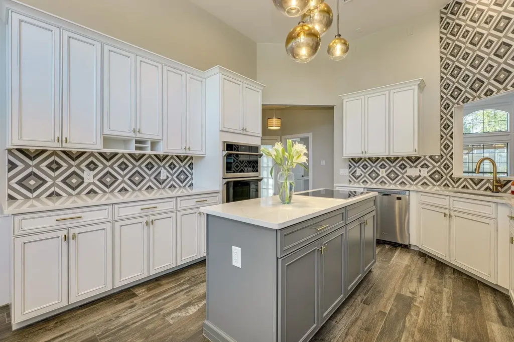 6665 Whitemarsh Valley Walk Austin TX 78746