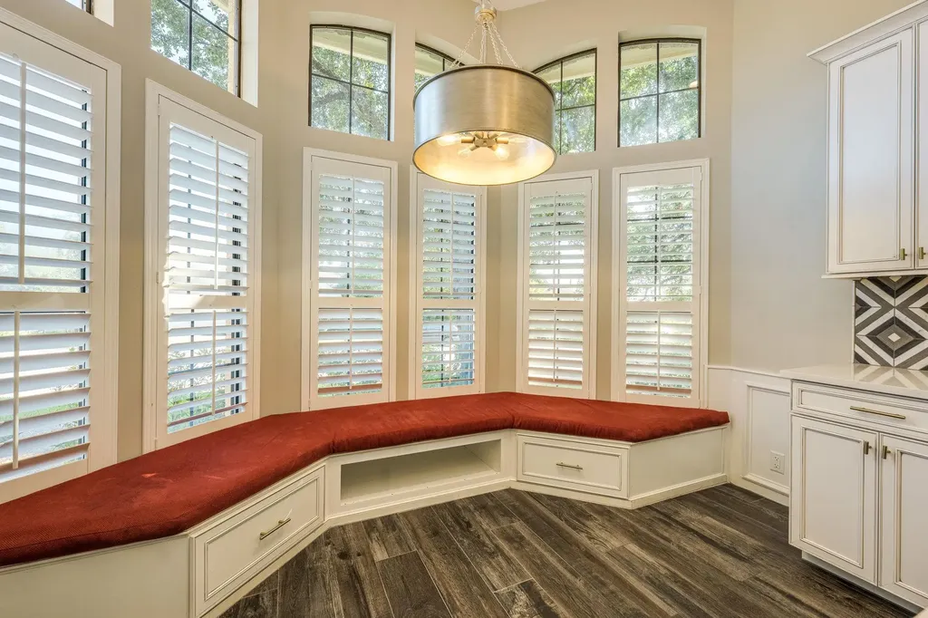 6665 Whitemarsh Valley Walk Austin TX 78746