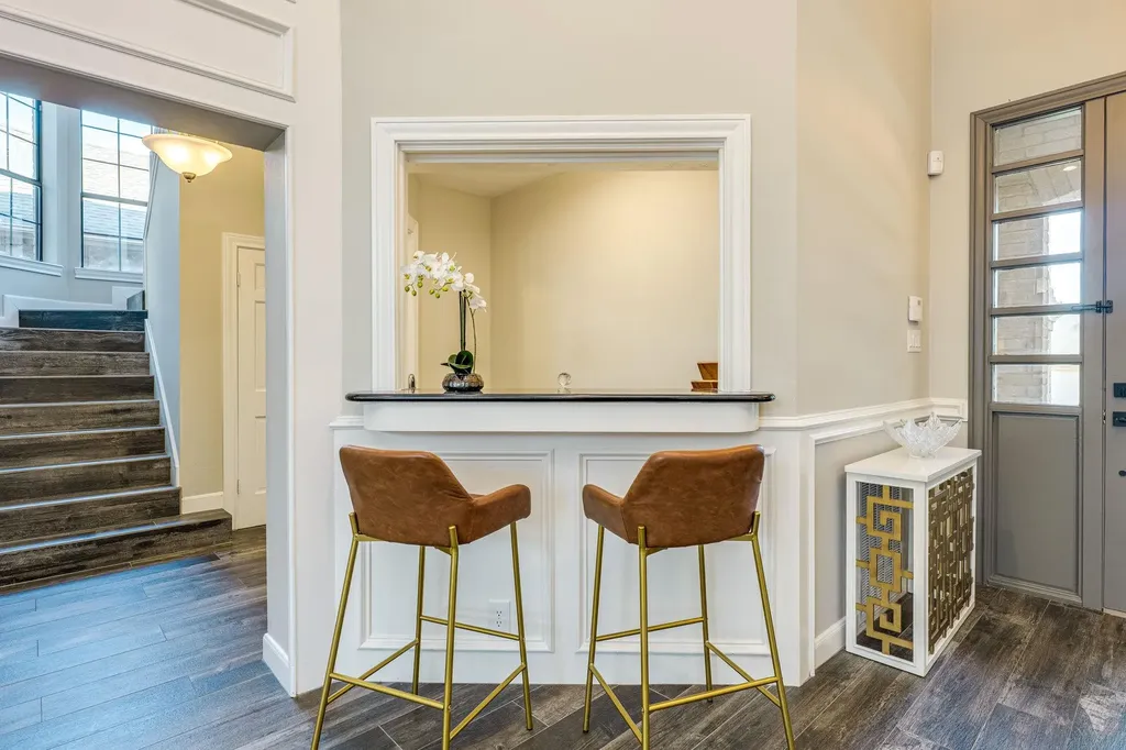 6665 Whitemarsh Valley Walk Austin TX 78746