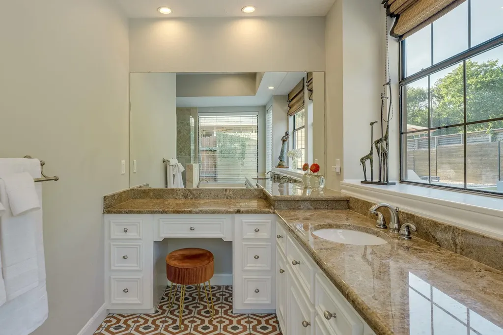 6665 Whitemarsh Valley Walk Austin TX 78746