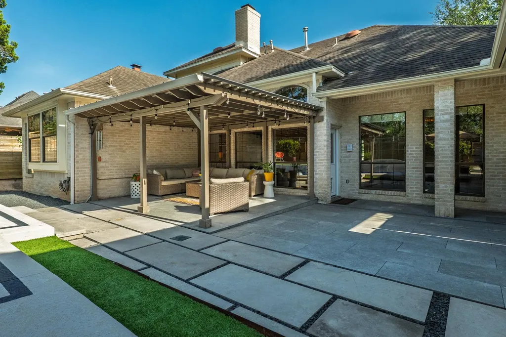 6665 Whitemarsh Valley Walk Austin TX 78746