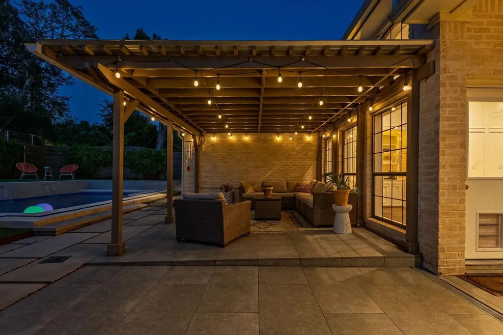 6665 Whitemarsh Valley Walk Austin TX 78746