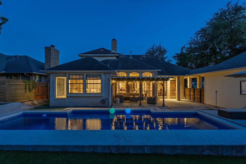 6665 Whitemarsh Valley Walk Austin TX 78746