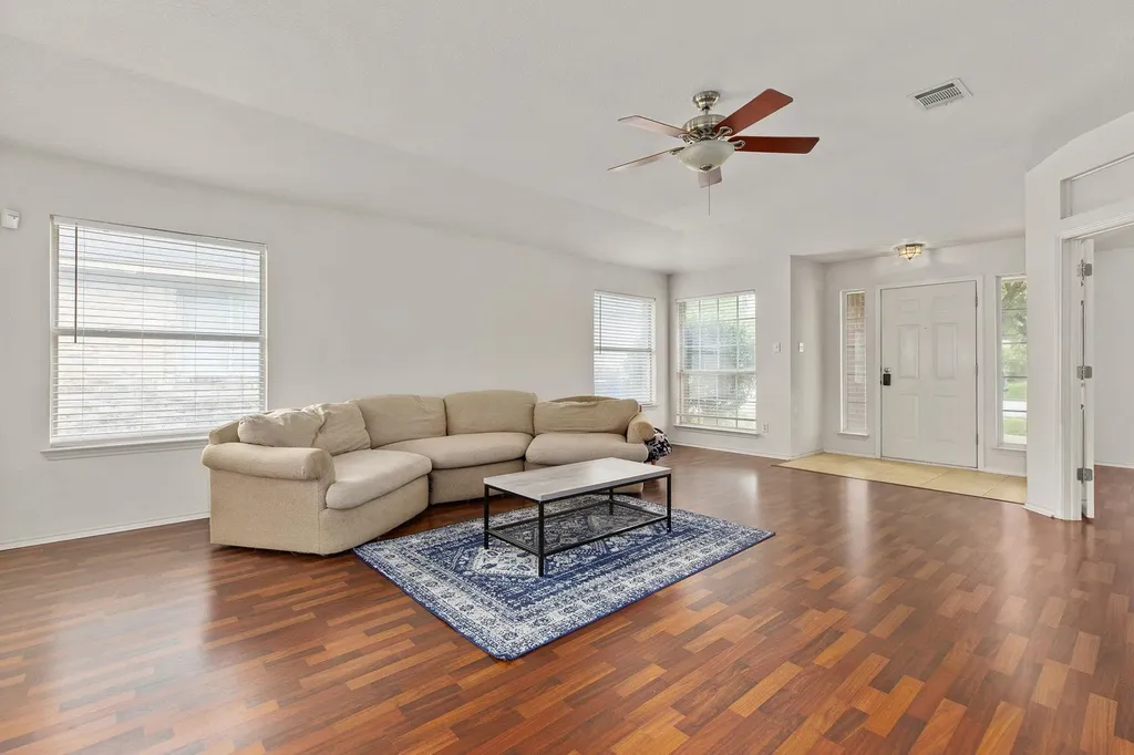 15725 Cadoz Drive Austin TX 78728