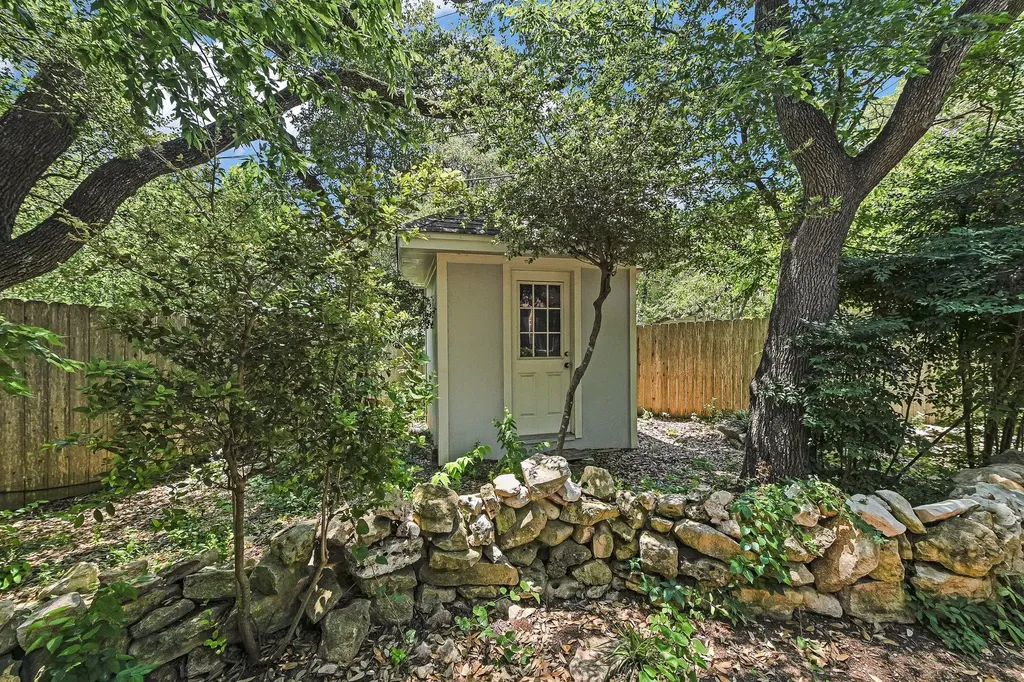 7615 Yaupon Drive Austin TX 78759