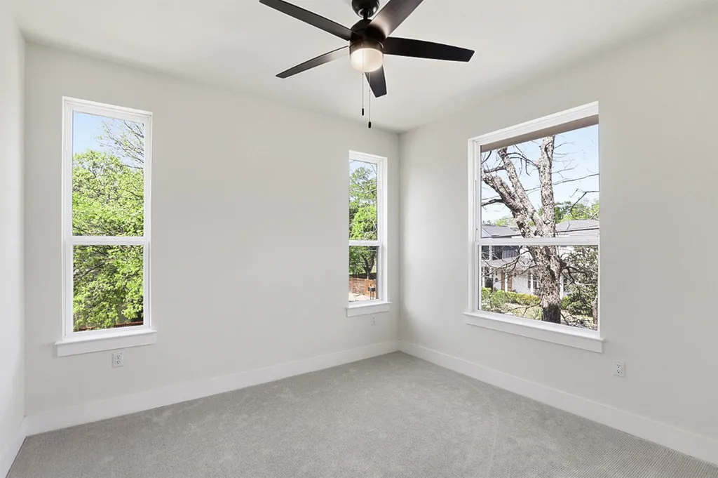2301 E 10th Street Austin TX 78702