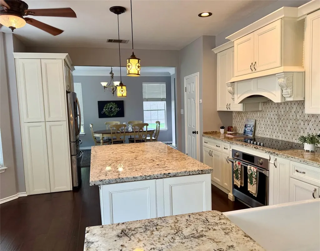 13 Oak View Round Rock TX 78664
