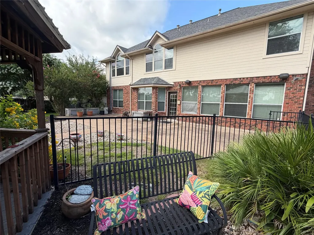 13 Oak View Round Rock TX 78664