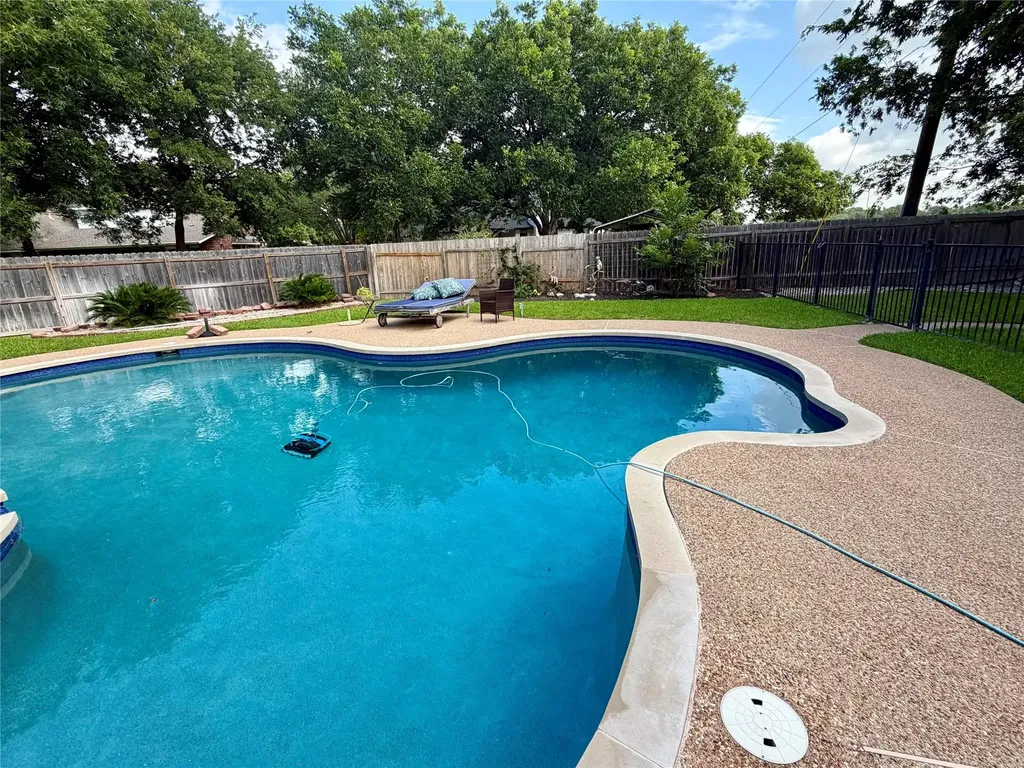 13 Oak View Round Rock TX 78664