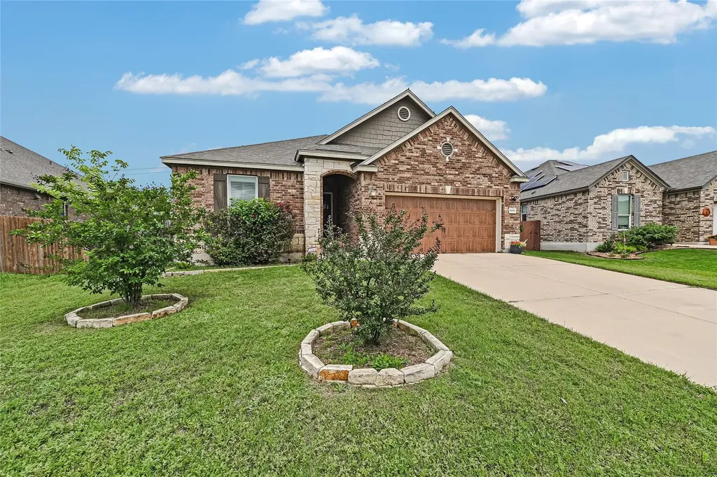 1008 Estes Park Taylor TX 76574