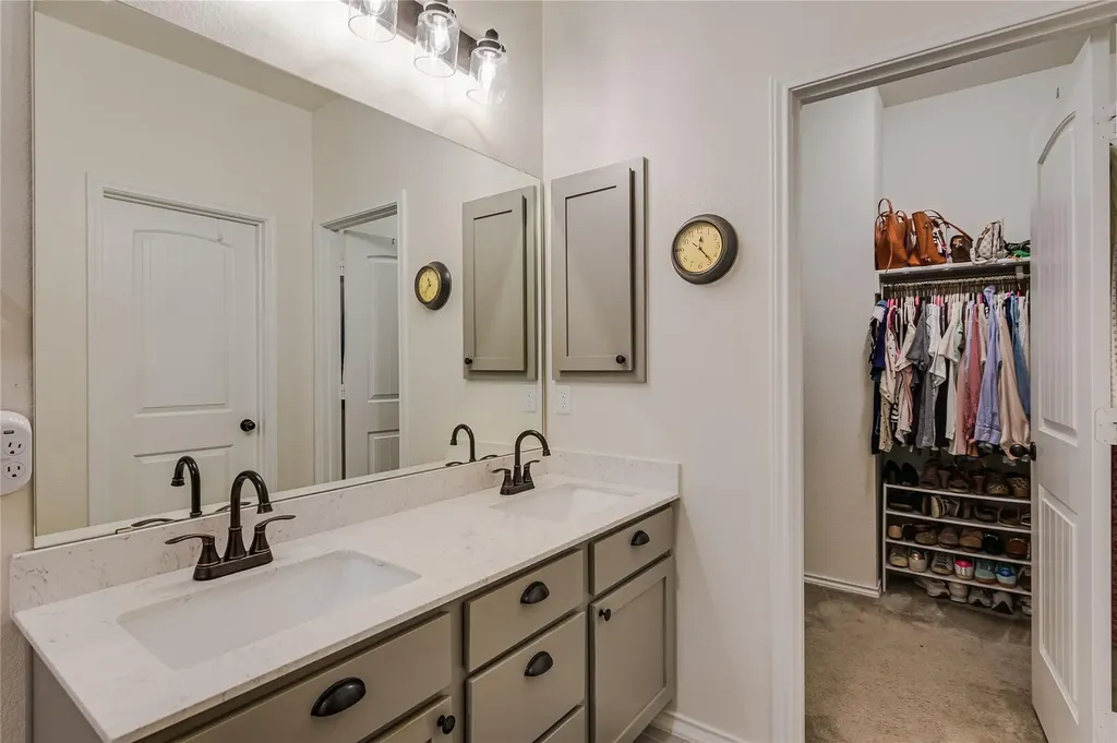 1008 Estes Park Taylor TX 76574