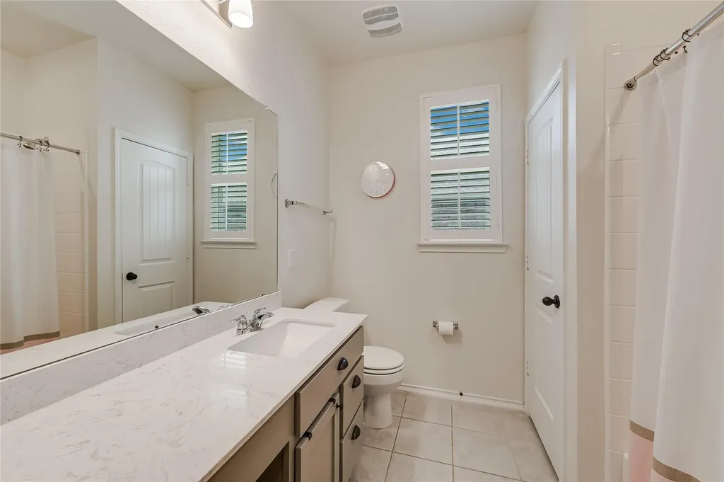 1008 Estes Park Taylor TX 76574