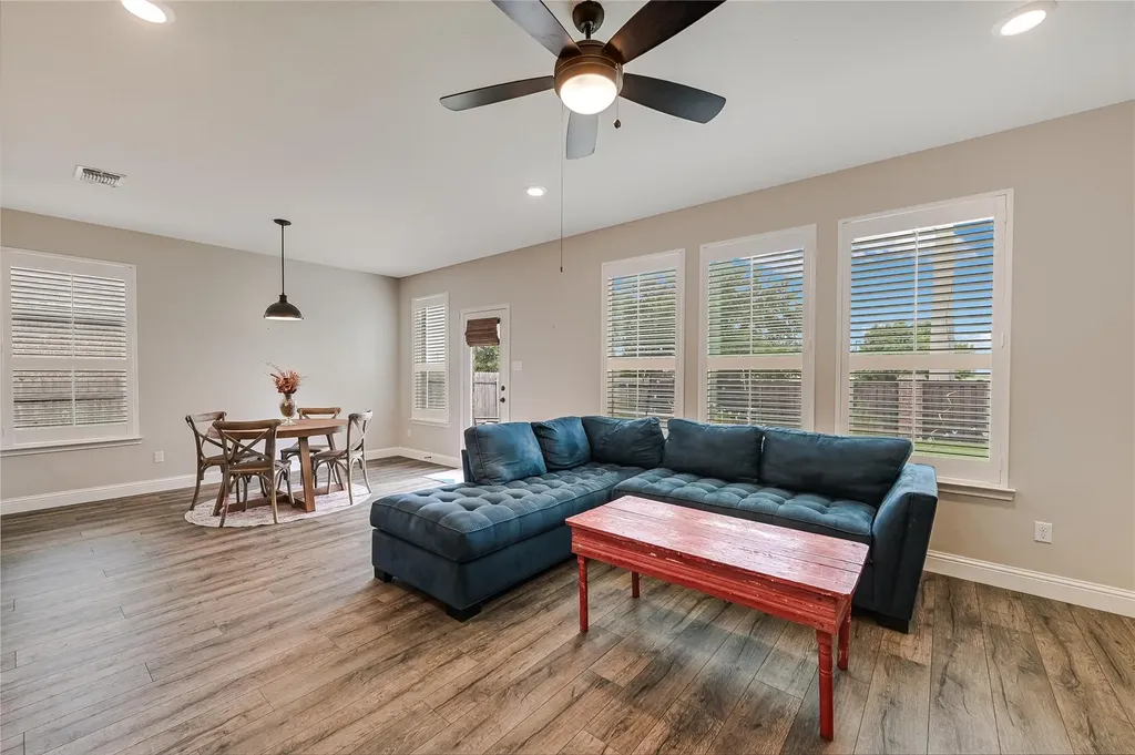 1008 Estes Park Taylor TX 76574