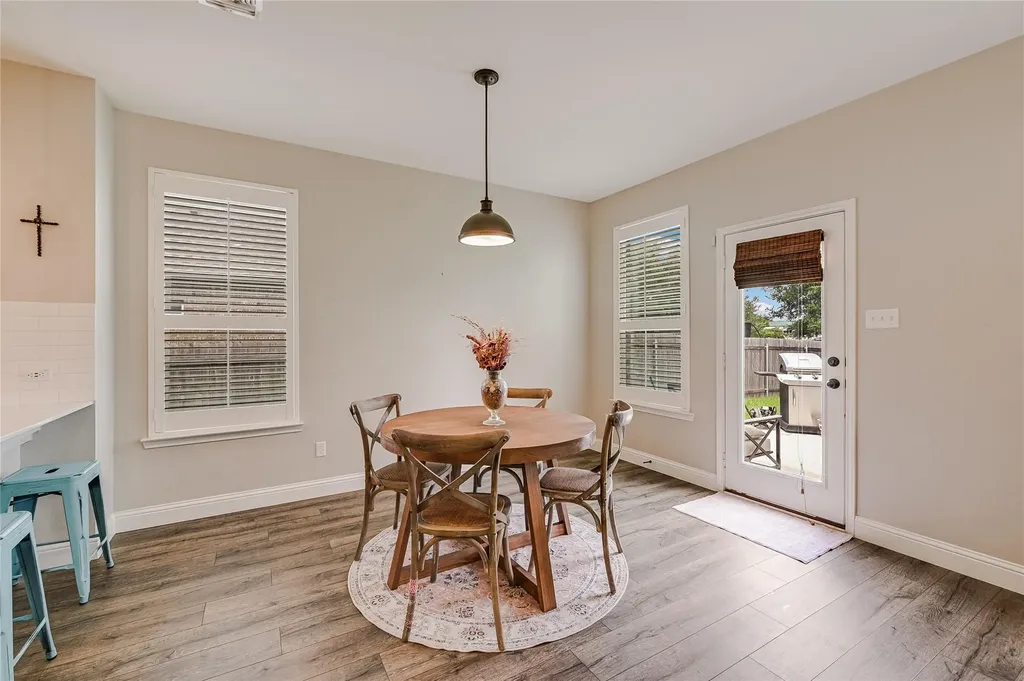 1008 Estes Park Taylor TX 76574