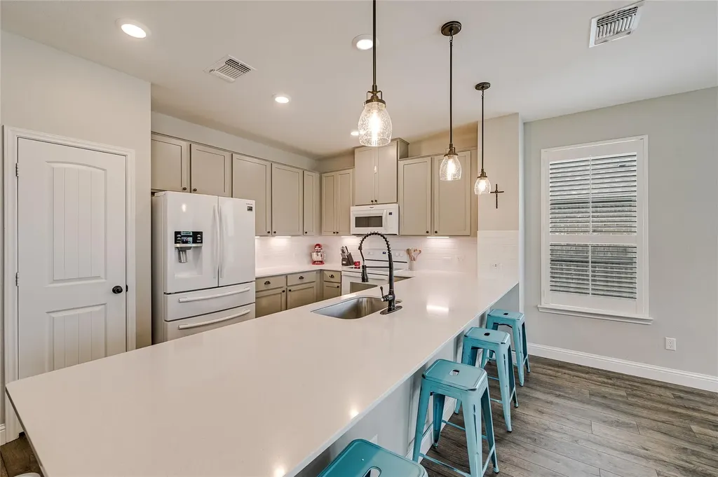 1008 Estes Park Taylor TX 76574